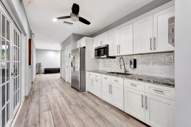 3503 Oaks Way 405, Pompano Beach, FL 33069