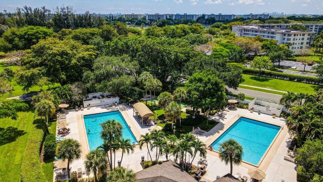 3503 Oaks Way 405, Pompano Beach, FL 33069