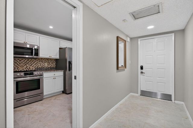 3503 Oaks Way 405, Pompano Beach, FL 33069