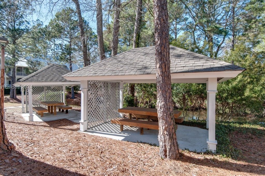Image 17 of property listing at 14 Wimbledon Ct # 133-1, Hilton Head Island, SC 29928