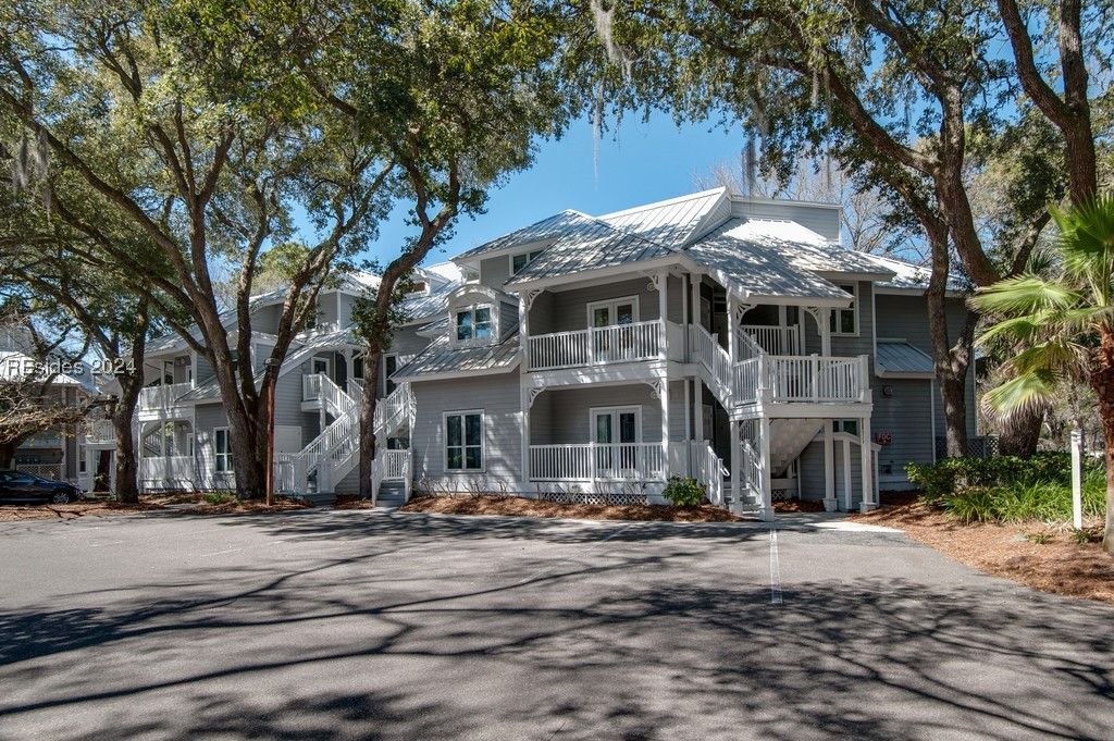 Image 18 of property listing at 14 Wimbledon Ct # 133-1, Hilton Head Island, SC 29928