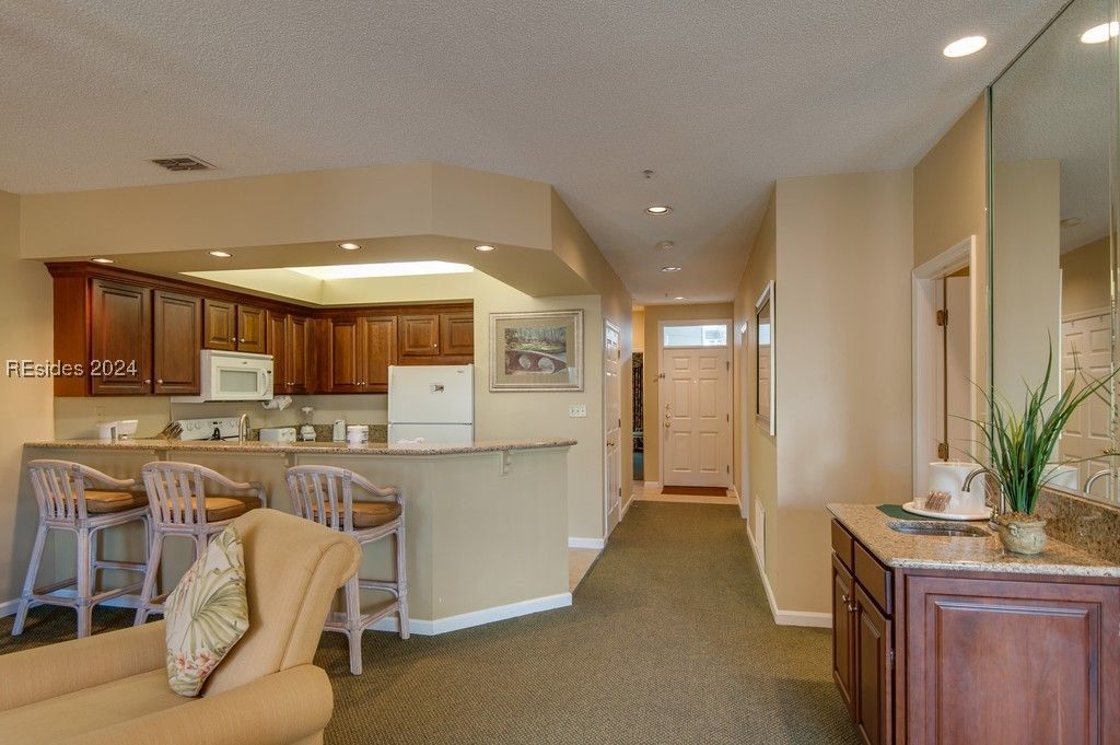 Image 5 of property listing at 14 Wimbledon Ct # 133-1, Hilton Head Island, SC 29928