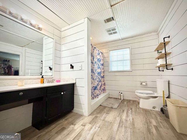 201 Burketts Ferry Road, Hazlehurst, GA 31539