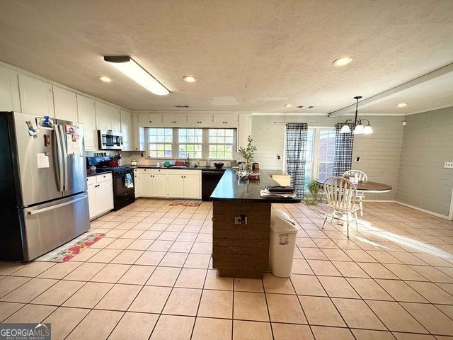 201 Burketts Ferry Road, Hazlehurst, GA 31539