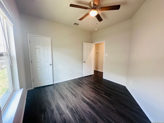 9224 Canyon Bnd Unit 2, Converse, TX 78109