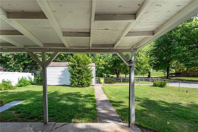 1444 E 24th Avenue, North Kansas City, MO 64116