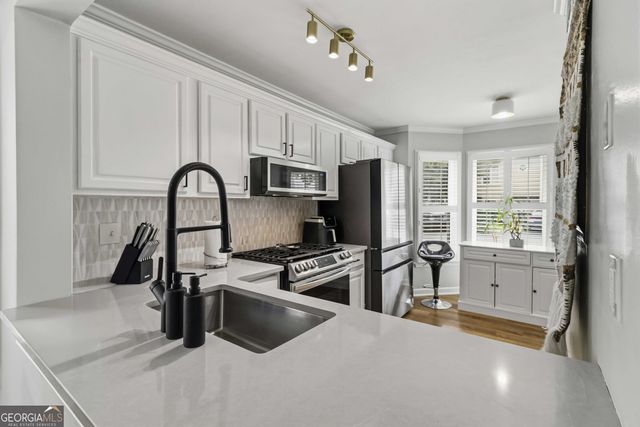 902 Defoors Landing NW, Atlanta, GA 30318