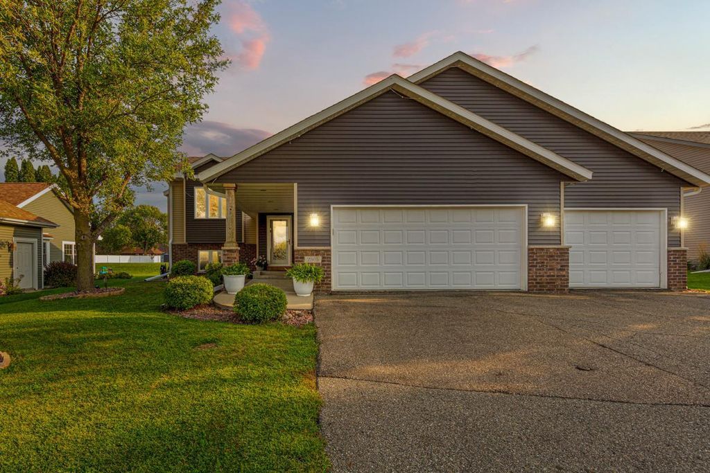 2505 30th Street NW, Faribault, MN 55021