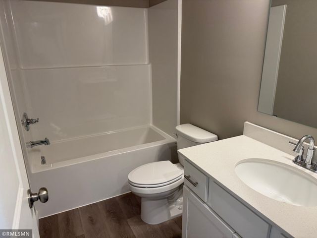 1532 Meadows Drive, East Bethel, MN 55005