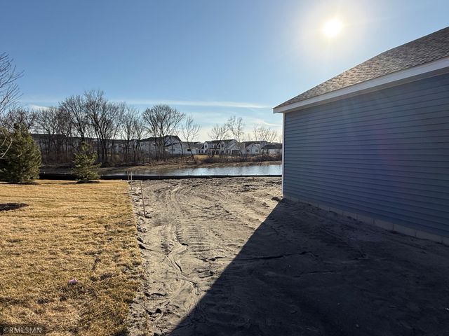 1532 Meadows Drive, East Bethel, MN 55005