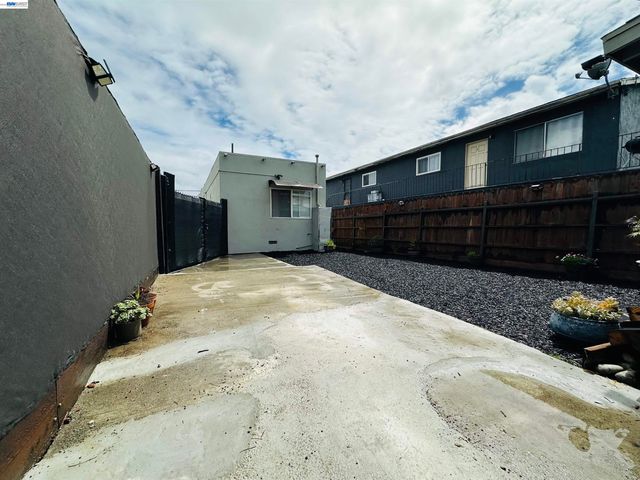 1249 88TH AVE, Oakland, CA 94621