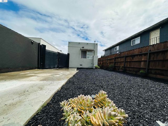 1249 88TH AVE, Oakland, CA 94621
