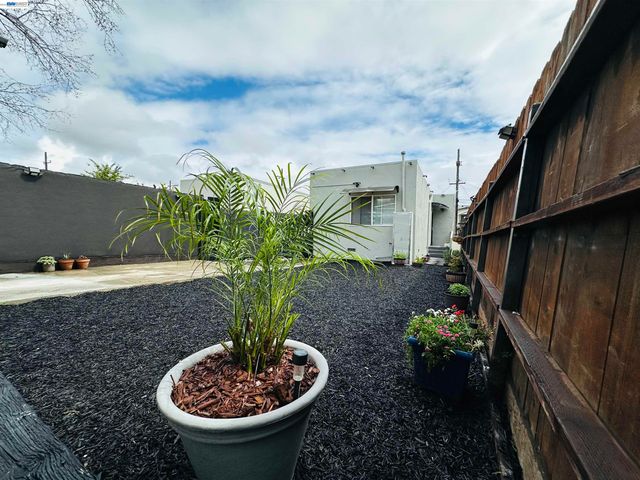 1249 88TH AVE, Oakland, CA 94621