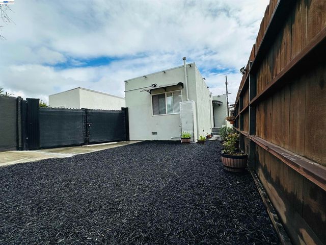 1249 88TH AVE, Oakland, CA 94621