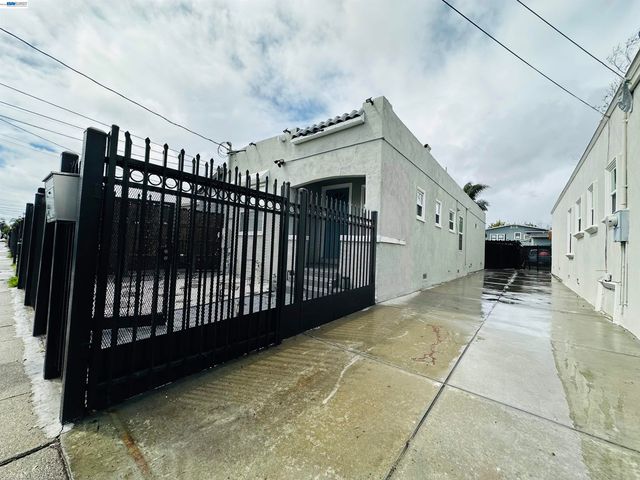 1249 88TH AVE, Oakland, CA 94621
