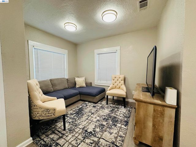 1249 88TH AVE, Oakland, CA 94621