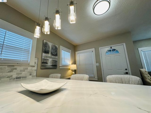 1249 88TH AVE, Oakland, CA 94621