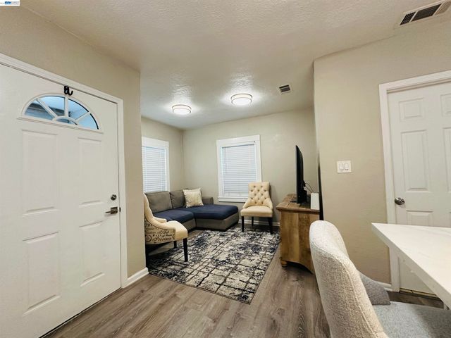 1249 88TH AVE, Oakland, CA 94621