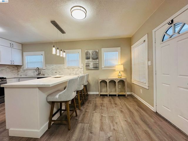 1249 88TH AVE, Oakland, CA 94621