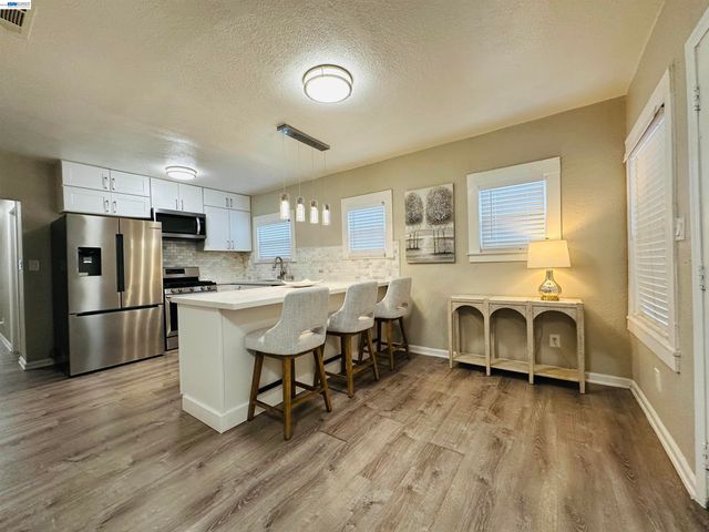 1249 88TH AVE, Oakland, CA 94621