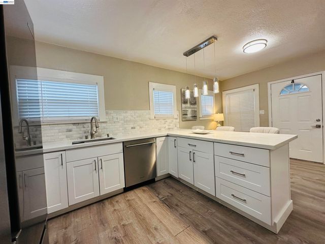 1249 88TH AVE, Oakland, CA 94621