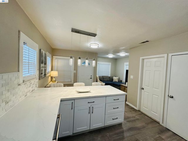 1249 88TH AVE, Oakland, CA 94621