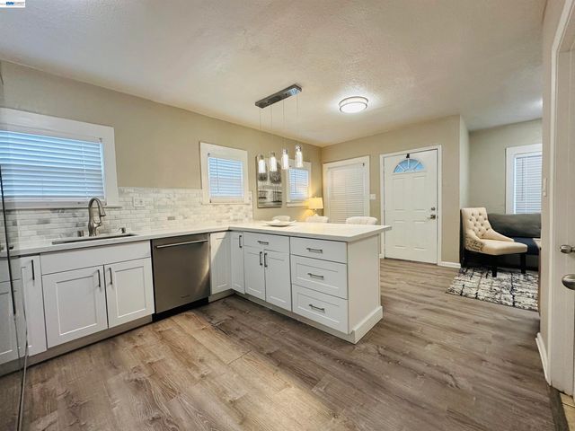 1249 88TH AVE, Oakland, CA 94621