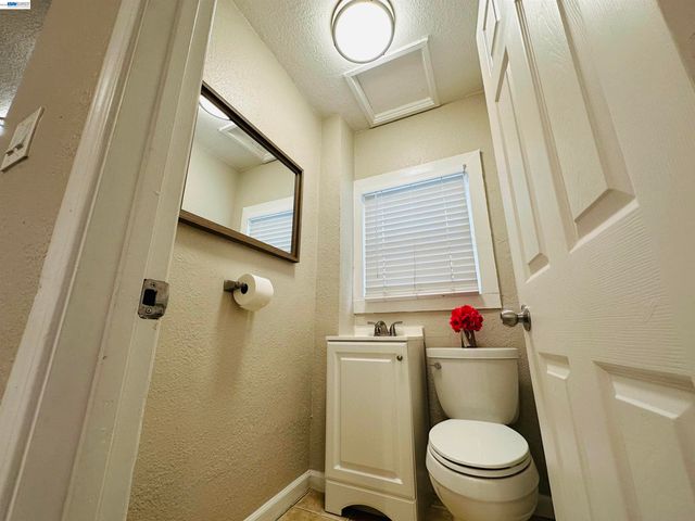 1249 88TH AVE, Oakland, CA 94621