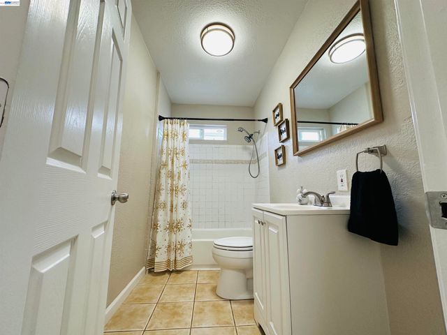 1249 88TH AVE, Oakland, CA 94621