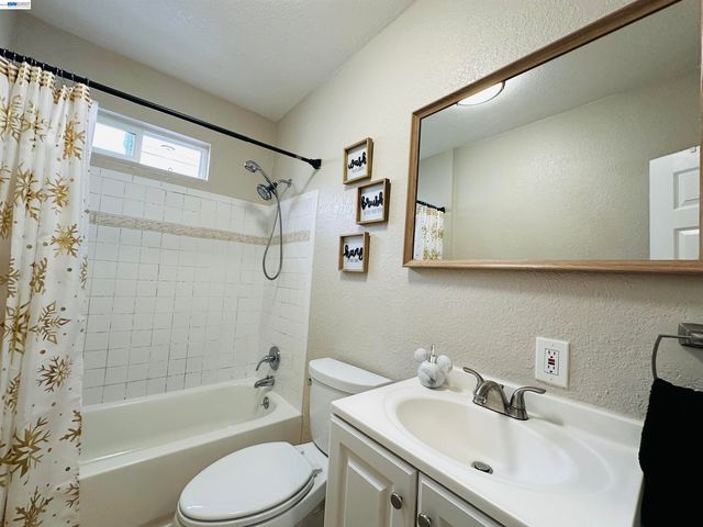 1249 88TH AVE, Oakland, CA 94621