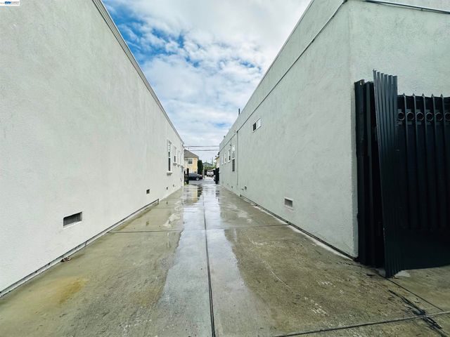 1249 88TH AVE, Oakland, CA 94621