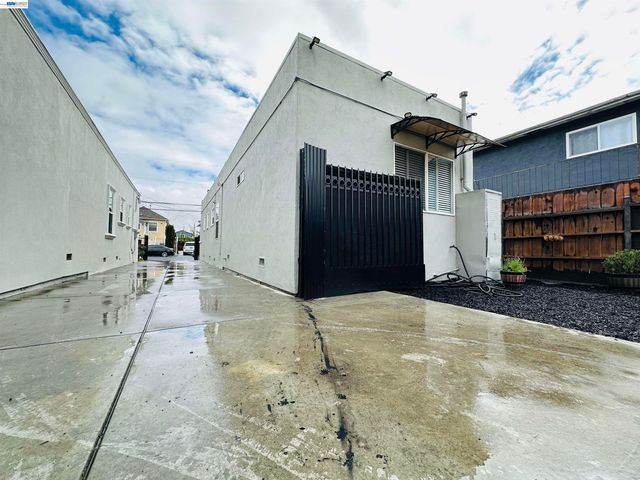 1249 88TH AVE, Oakland, CA 94621