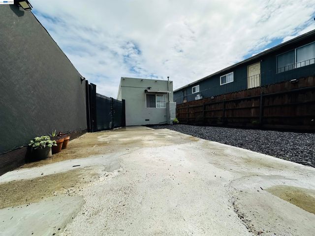 1249 88TH AVE, Oakland, CA 94621