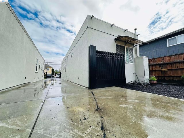 1249 88TH AVE, Oakland, CA 94621