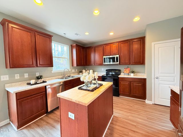 151 Stobhill Lane, Holly Springs, NC 27540