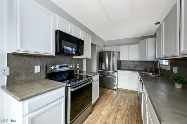 1033 Herberich Avenue, Akron, OH 44301