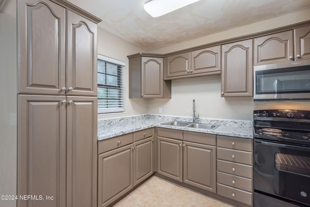 7433 LEROY Drive, Jacksonville, FL 32244
