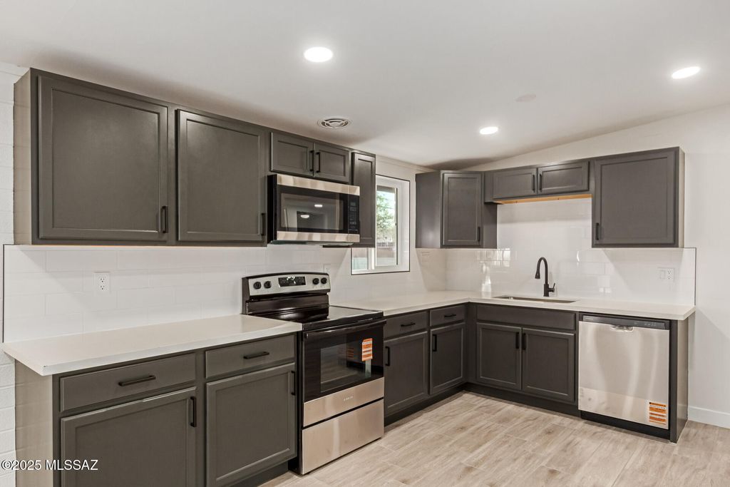 6126 E 33rd Street, Tucson, AZ 85711