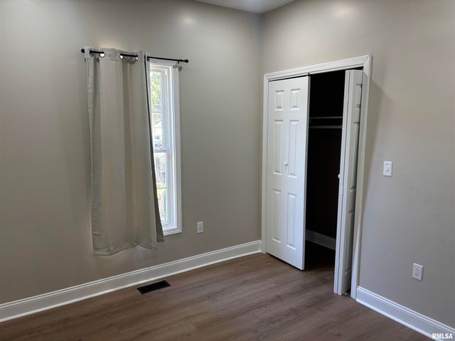 312 W SYCAMORE Street, Carbondale, IL 62901