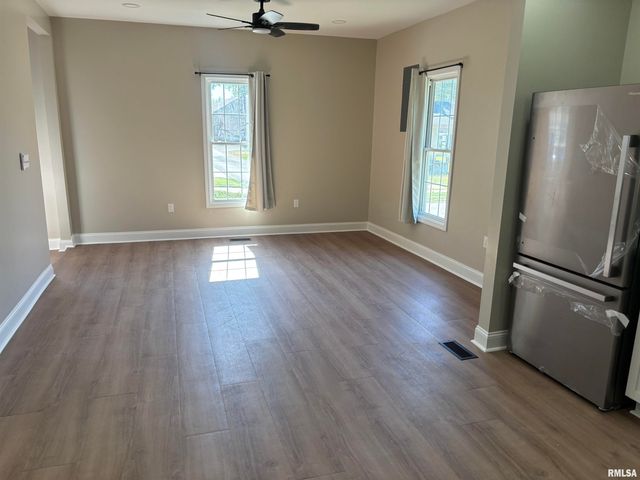 312 W SYCAMORE Street, Carbondale, IL 62901