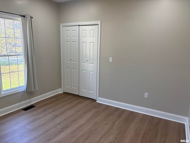 312 W SYCAMORE Street, Carbondale, IL 62901