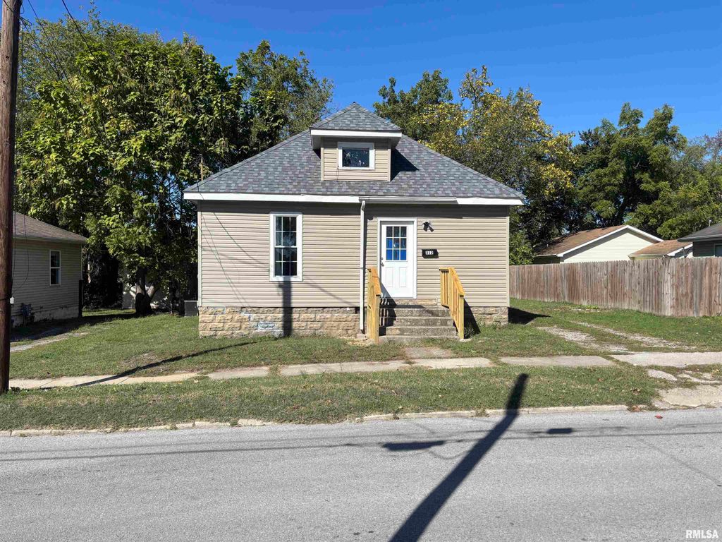 312 W SYCAMORE Street, Carbondale, IL 62901