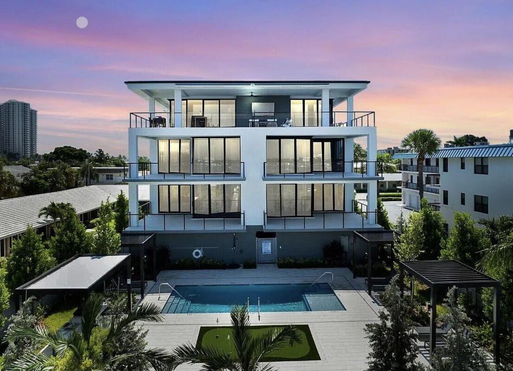 2323 Lake Drive Unit 201, Riviera Beach, FL 33404