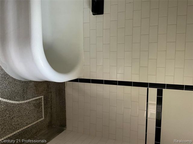 216 Woodside Road, Royal Oak, MI 48073