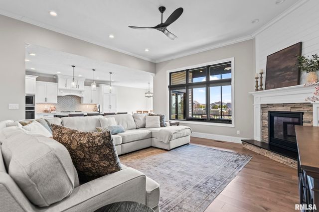 1832 WILLOW BEND Street, Chatham, IL 62629