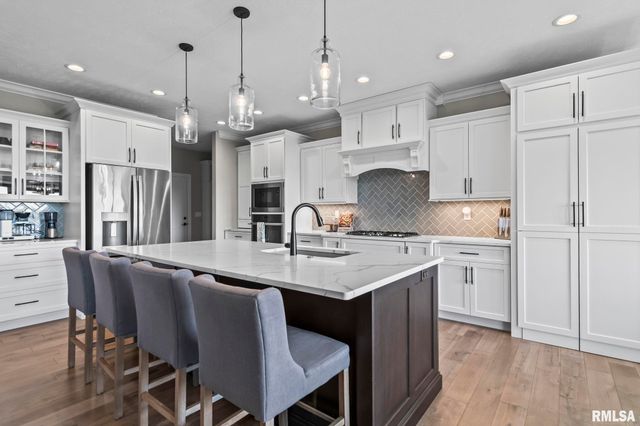 1832 WILLOW BEND Street, Chatham, IL 62629