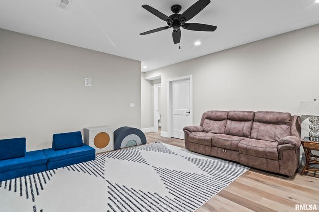 1832 WILLOW BEND Street, Chatham, IL 62629