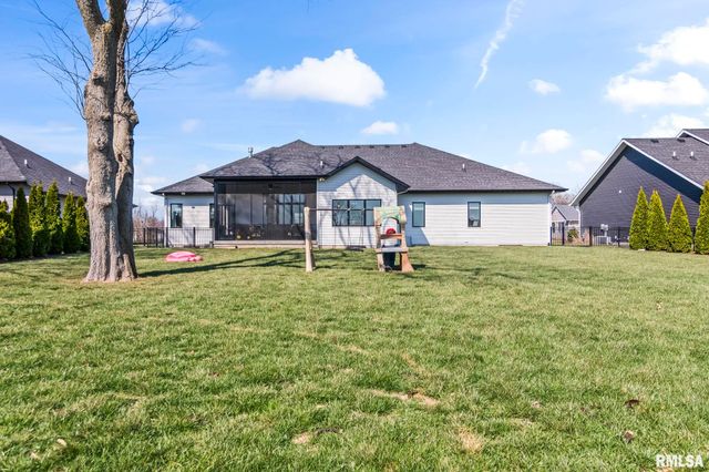 1832 WILLOW BEND Street, Chatham, IL 62629