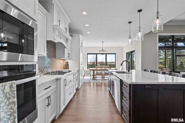 1832 WILLOW BEND Street, Chatham, IL 62629