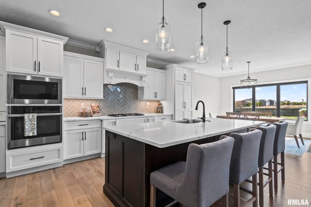 1832 WILLOW BEND Street, Chatham, IL 62629